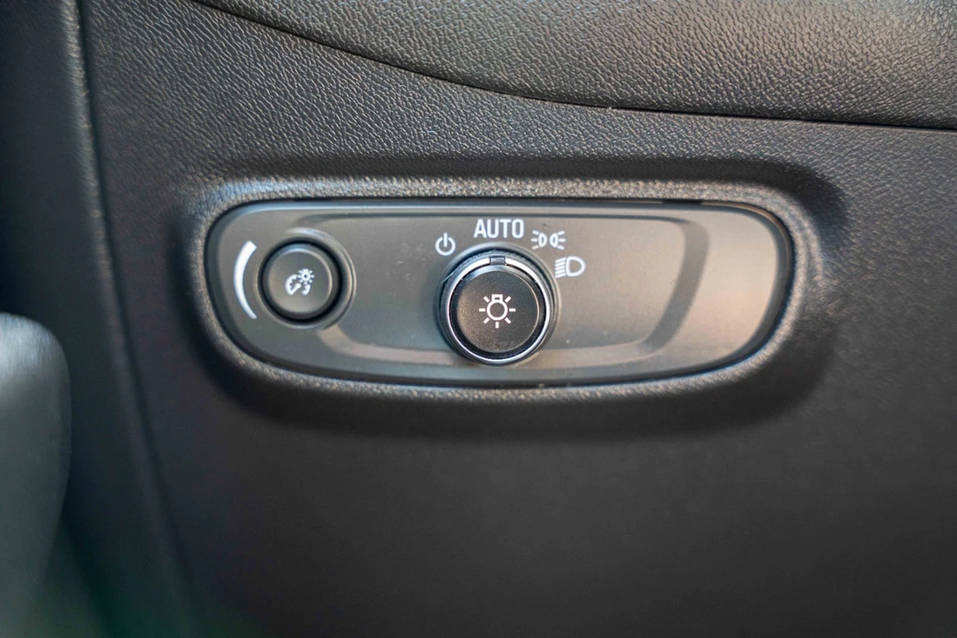 2023 Chevrolet Equinox - Image 16 of 21