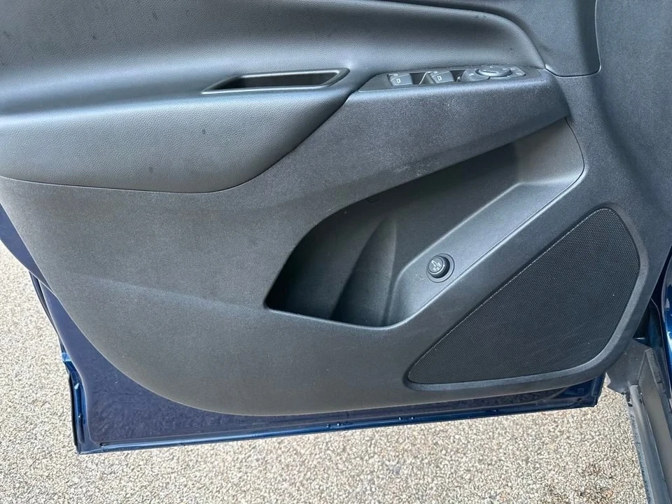 2023 Chevrolet Equinox - Image 11 of 12