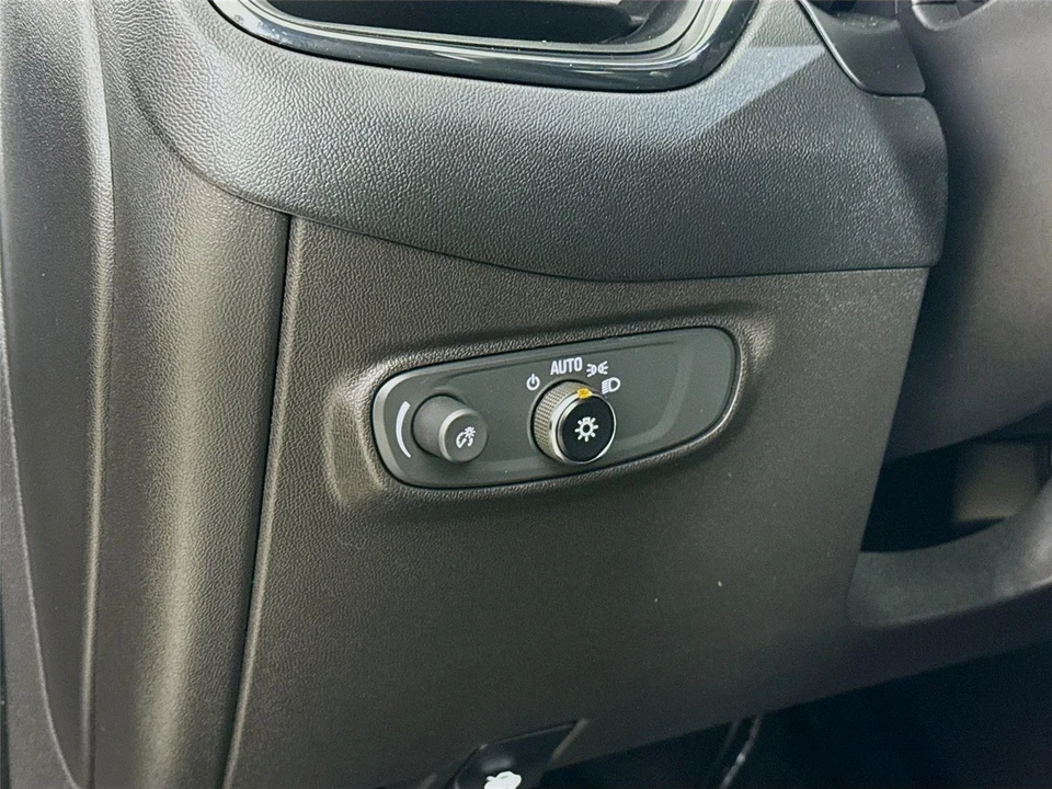 2023 Chevrolet Equinox - Image 10 of 21
