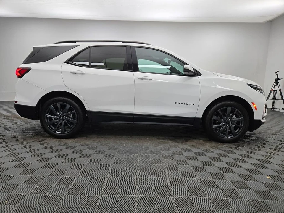 2023 Chevrolet Equinox - Image 10 of 12
