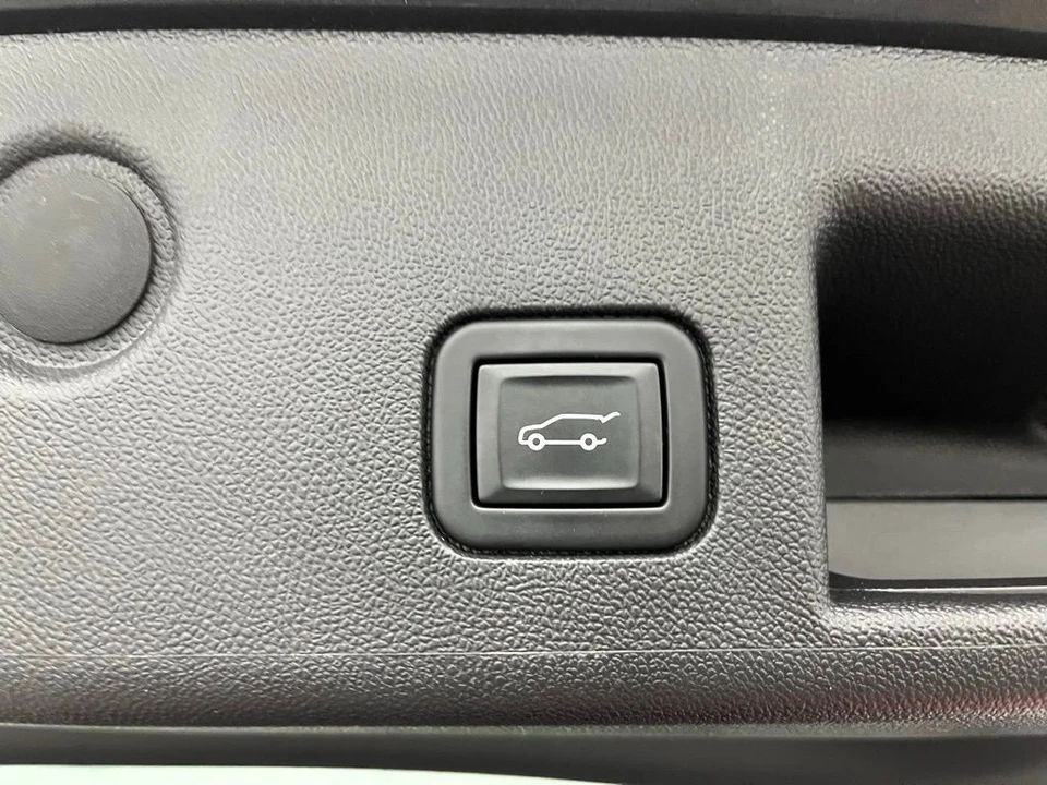 2023 Chevrolet Equinox - Image 11 of 12