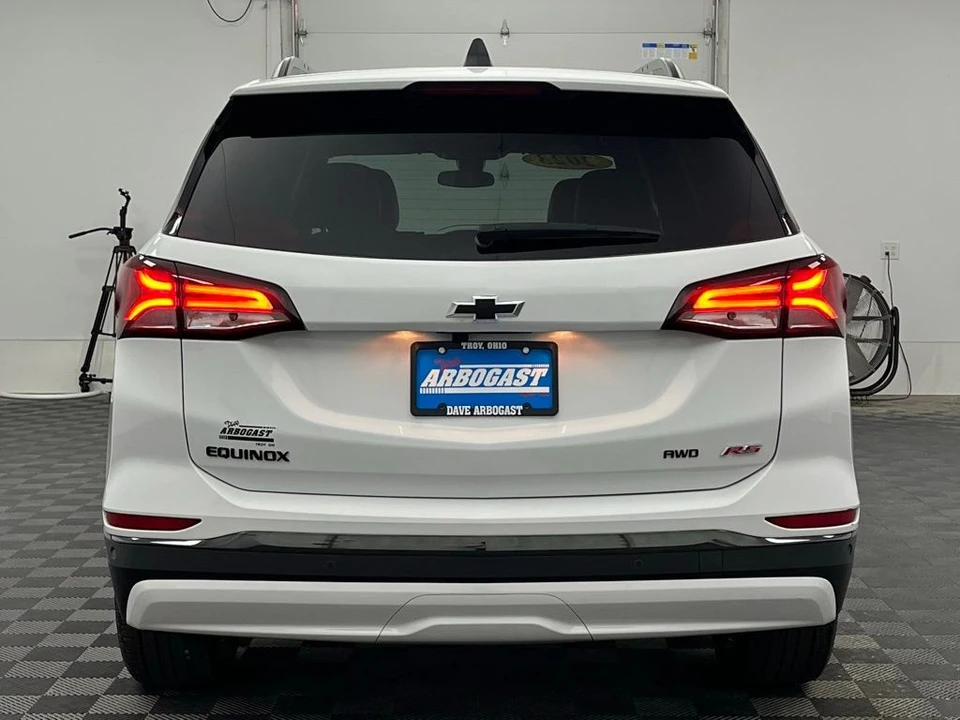 2023 Chevrolet Equinox - Image 10 of 12