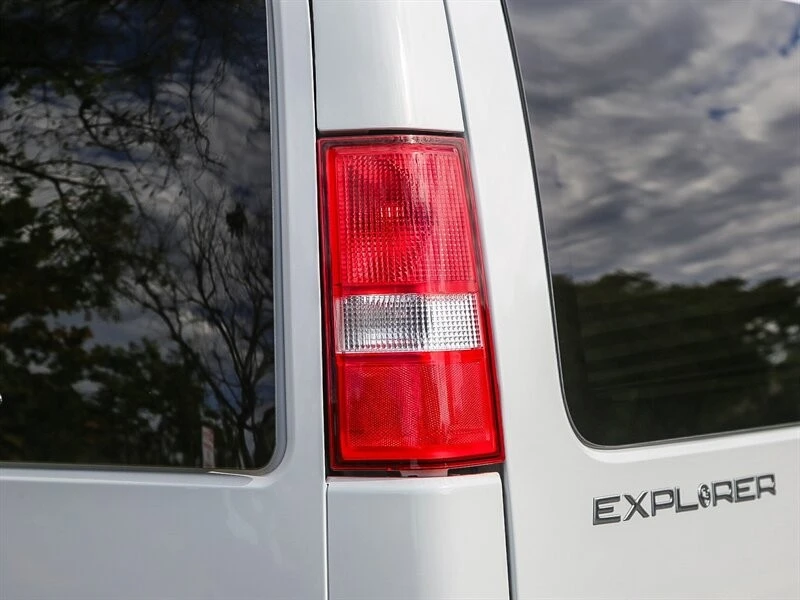 2023 Chevrolet Express - Image 15 of 21