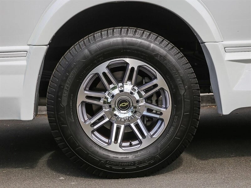 2023 Chevrolet Express - Image 13 of 21