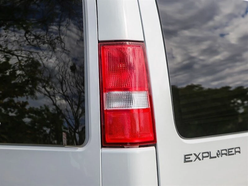 2023 Chevrolet Express - Image 15 of 21