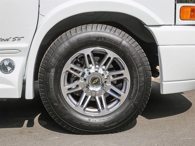 2023 Chevrolet Express - Image 11 of 21