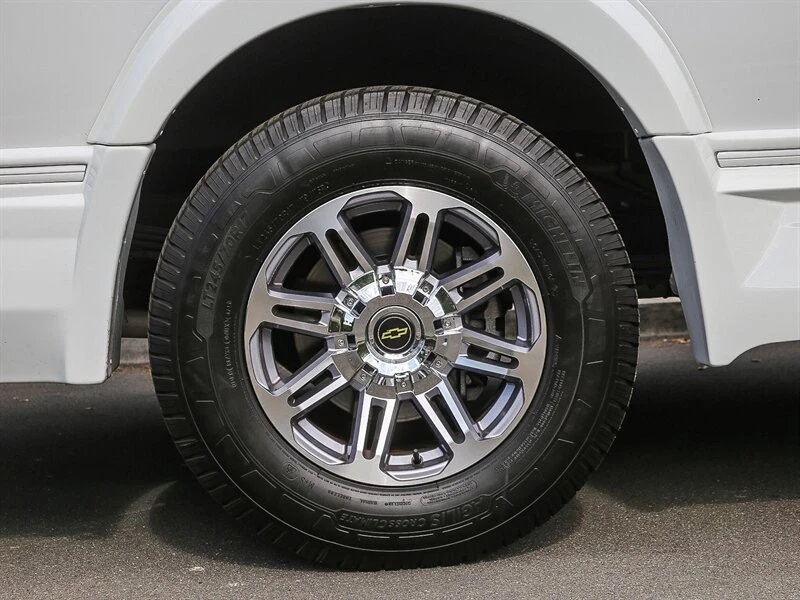 2023 Chevrolet Express - Image 13 of 21
