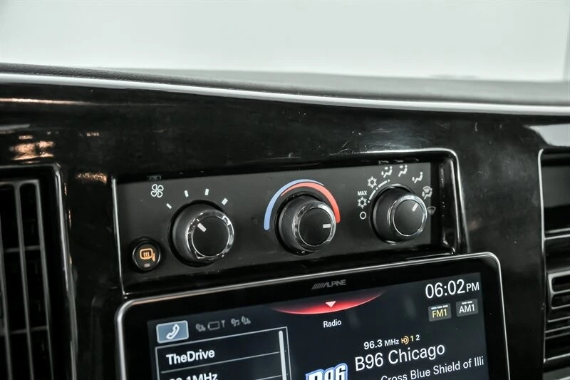 2023 Chevrolet Express - Image 25 of 31