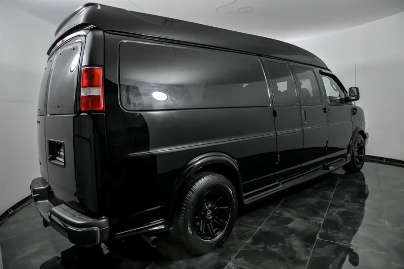 2023 Chevrolet Express - Image 9 of 31