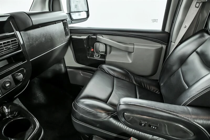2023 Chevrolet Express - Image 31 of 31