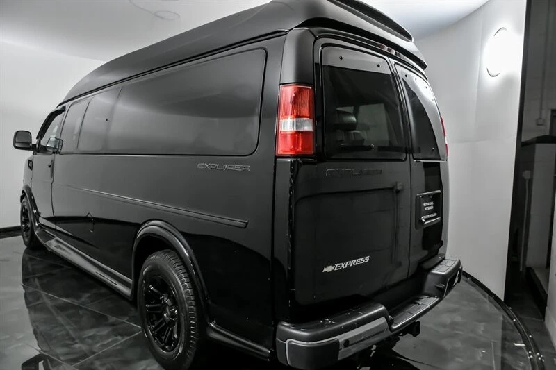 2023 Chevrolet Express - Image 8 of 31