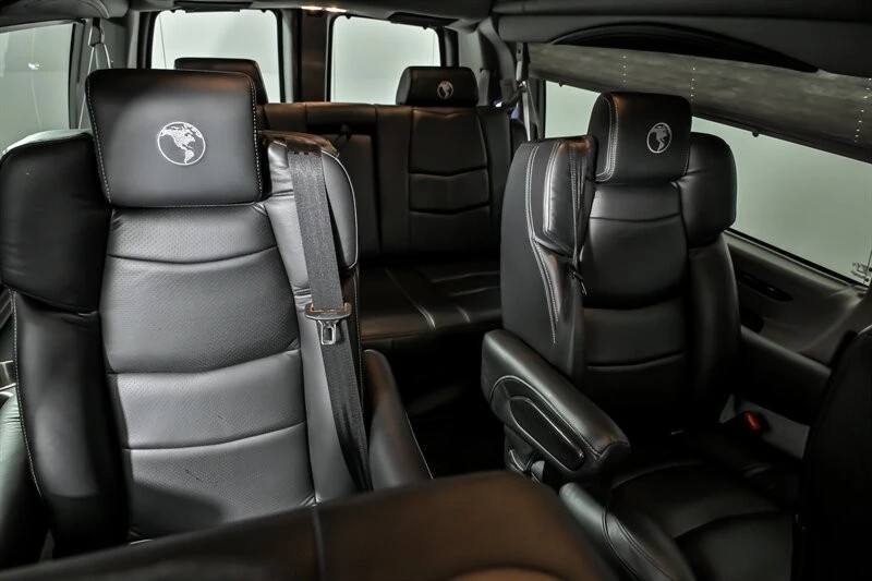 2023 Chevrolet Express - Image 13 of 31