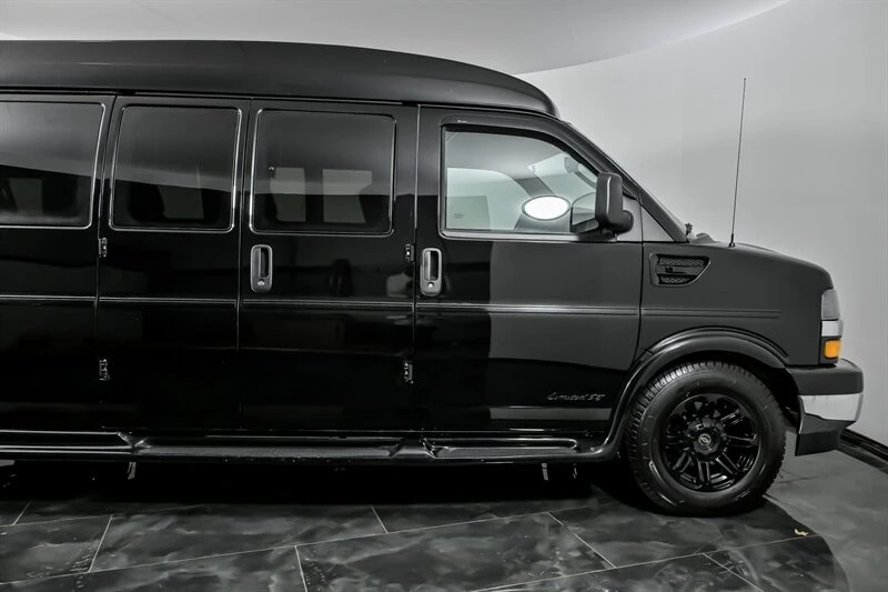2023 Chevrolet Express - Image 11 of 31