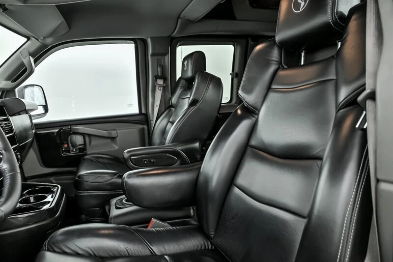 2023 Chevrolet Express - Image 19 of 31