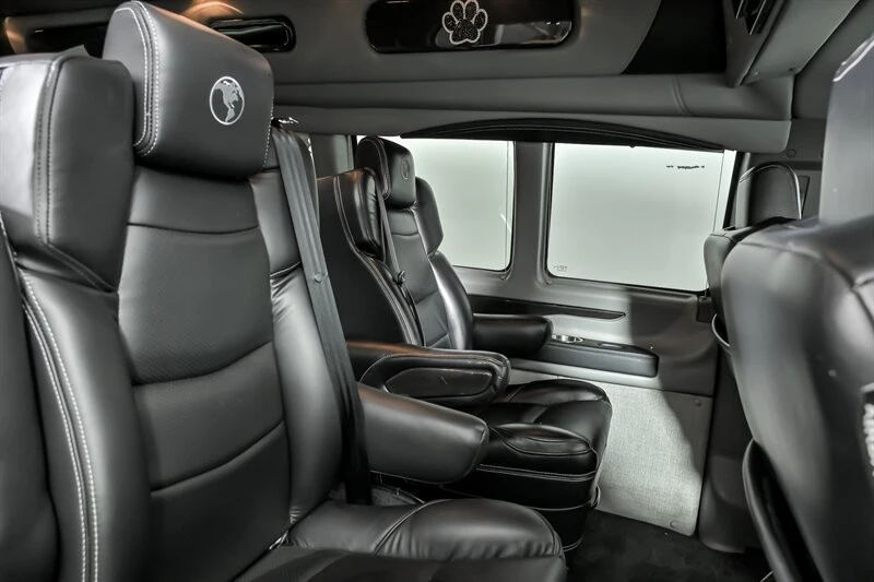 2023 Chevrolet Express - Image 14 of 31