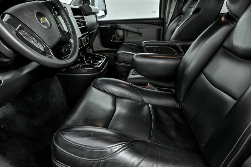 2023 Chevrolet Express - Image 18 of 31