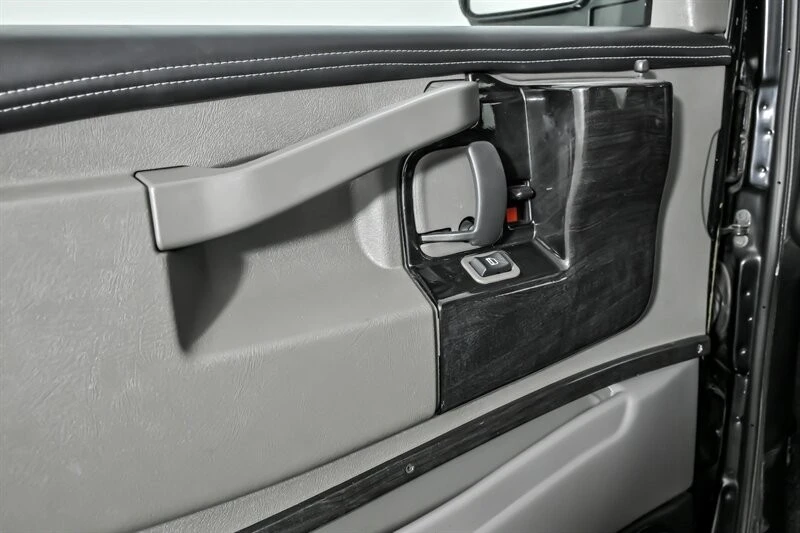 2023 Chevrolet Express - Image 16 of 31