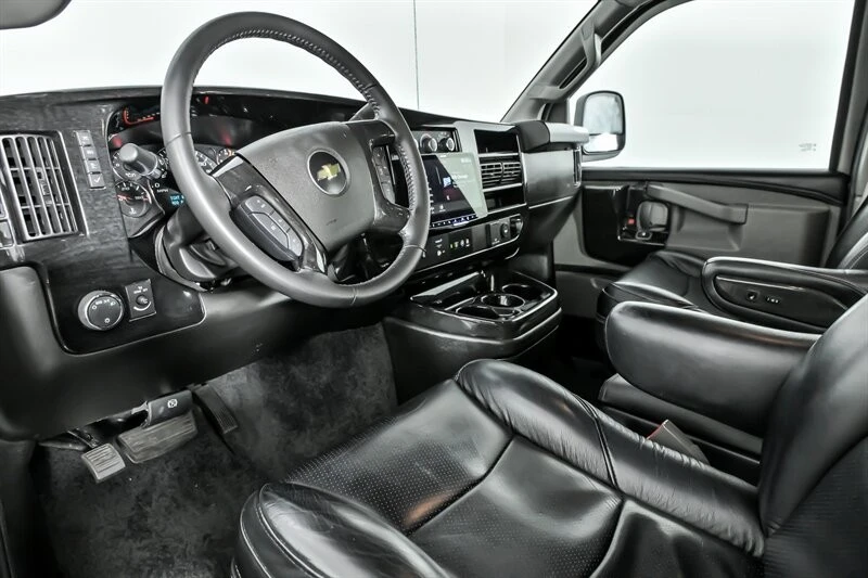 2023 Chevrolet Express - Image 17 of 31