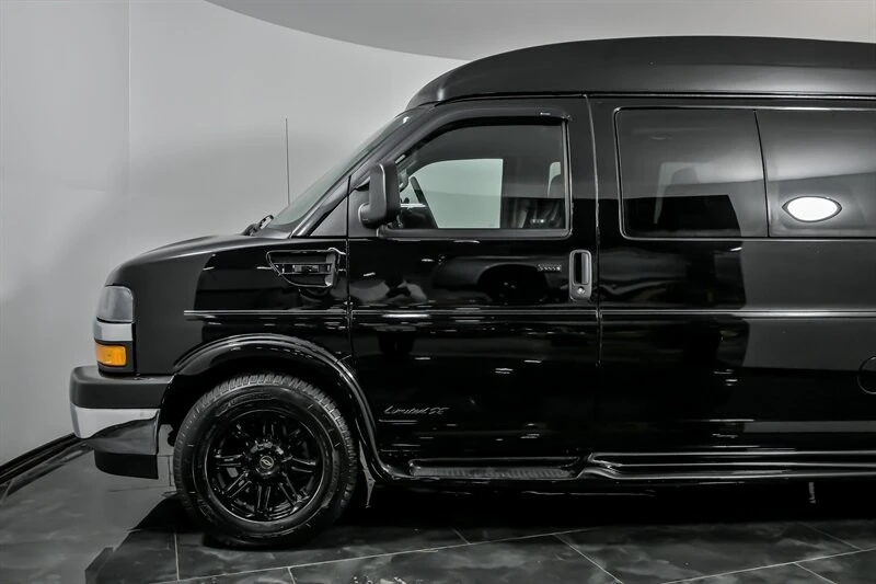 2023 Chevrolet Express - Image 6 of 31