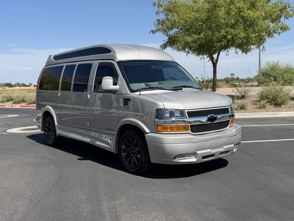 2023 Chevrolet Express - Image 9 of 31
