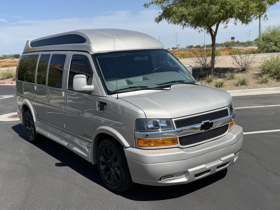 2023 Chevrolet Express - Image 10 of 31