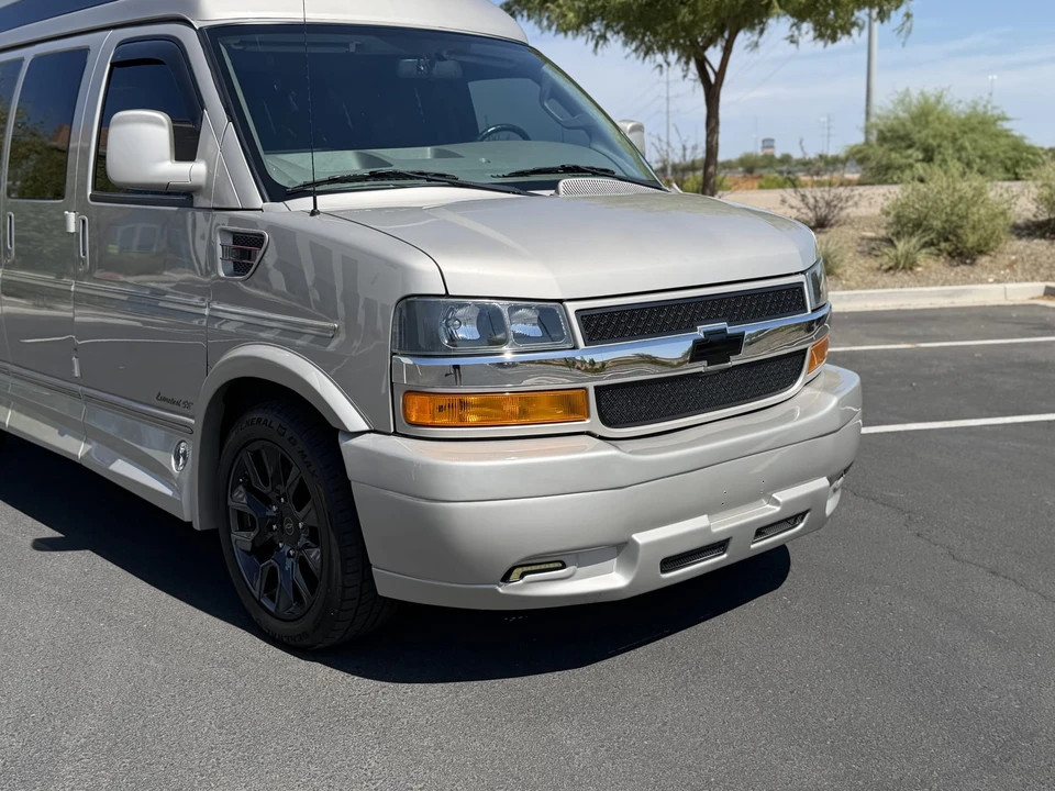 2023 Chevrolet Express - Image 24 of 31