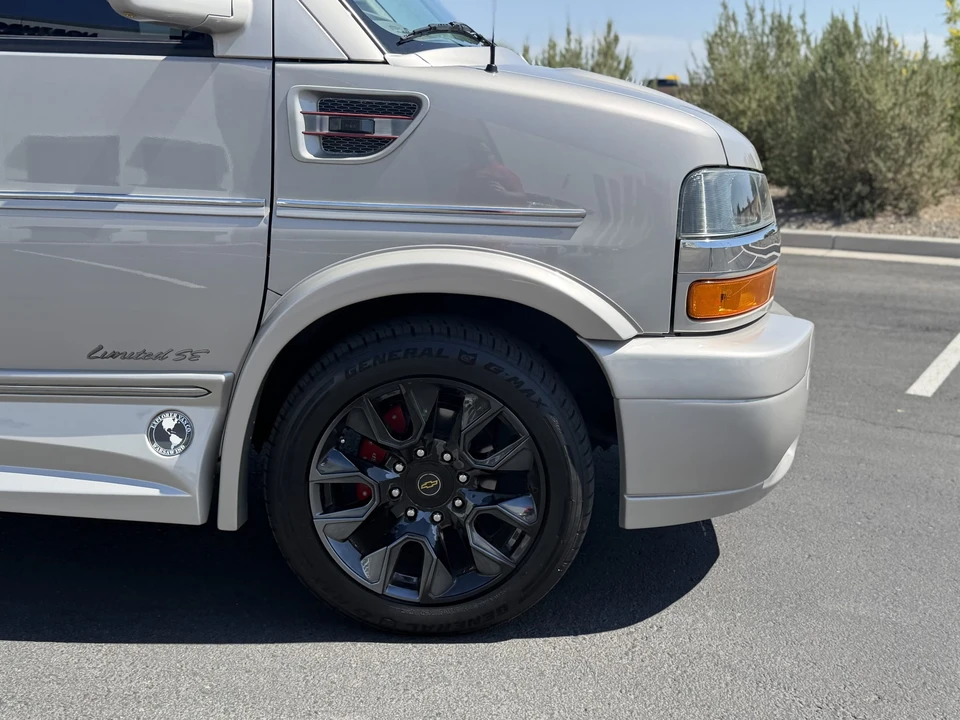 2023 Chevrolet Express - Image 28 of 31
