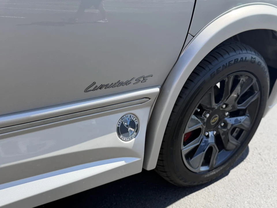 2023 Chevrolet Express - Image 23 of 31