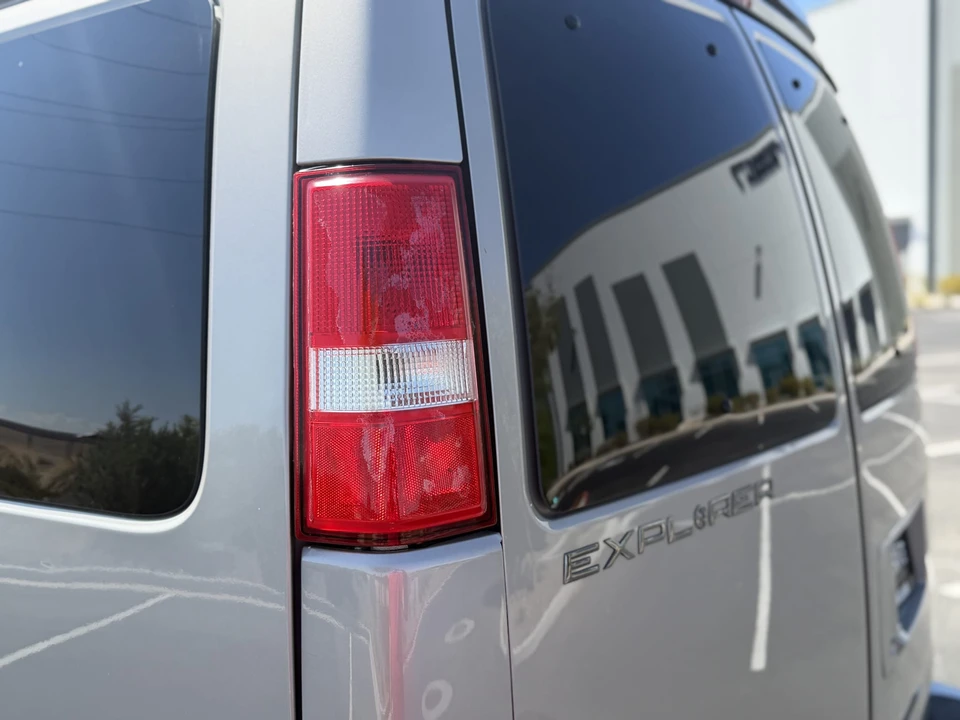 2023 Chevrolet Express - Image 19 of 31