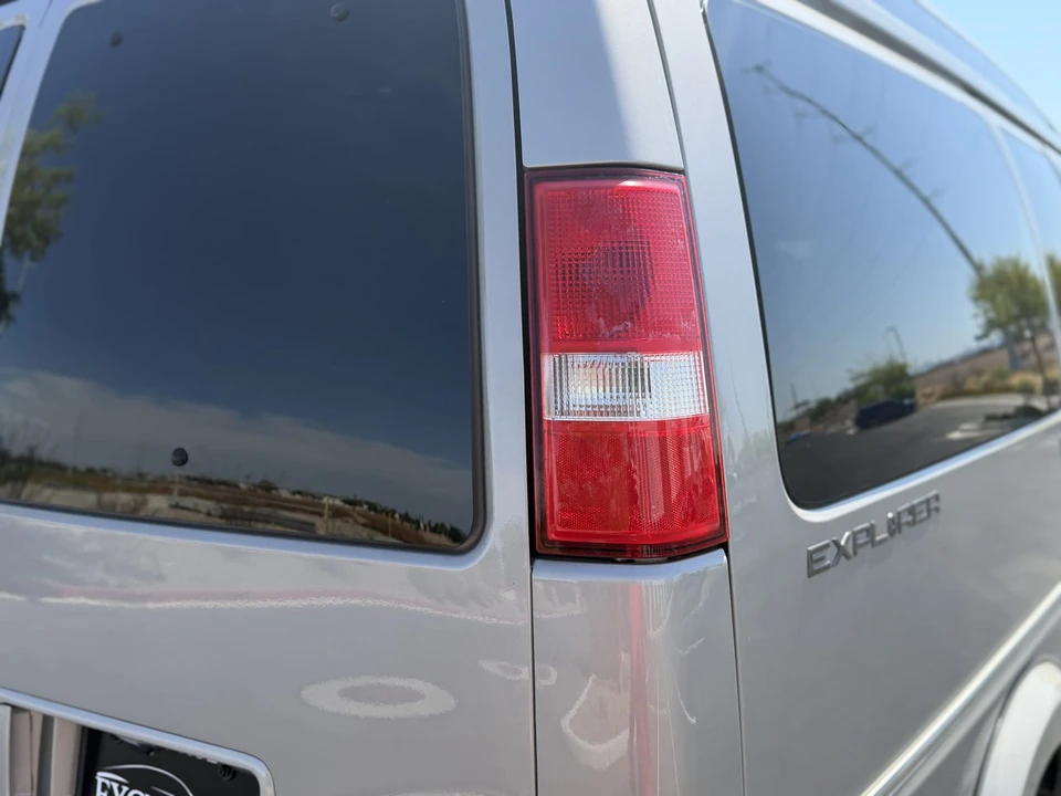 2023 Chevrolet Express - Image 21 of 31