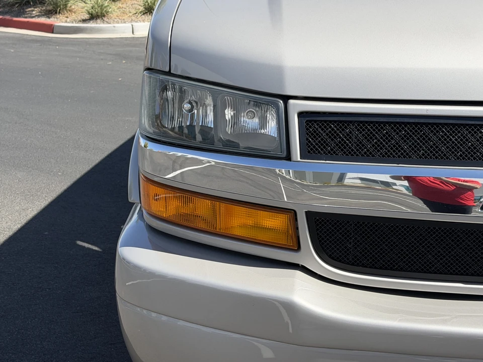 2023 Chevrolet Express - Image 12 of 31
