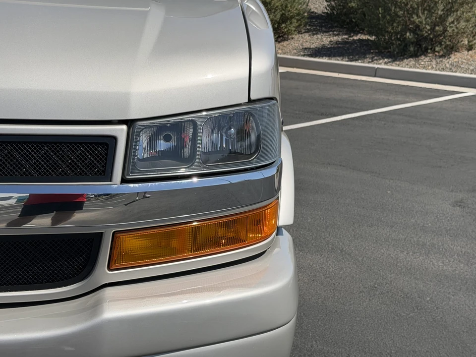 2023 Chevrolet Express - Image 14 of 31
