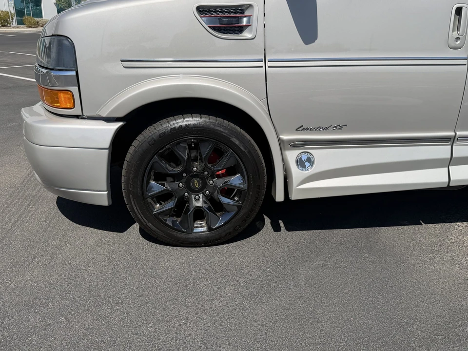 2023 Chevrolet Express - Image 25 of 31