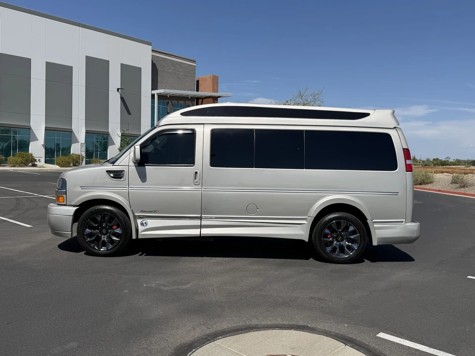 2023 Chevrolet Express - Image 4 of 31