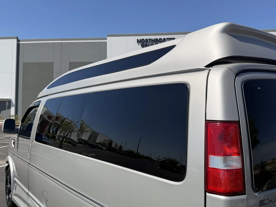 2023 Chevrolet Express - Image 18 of 31
