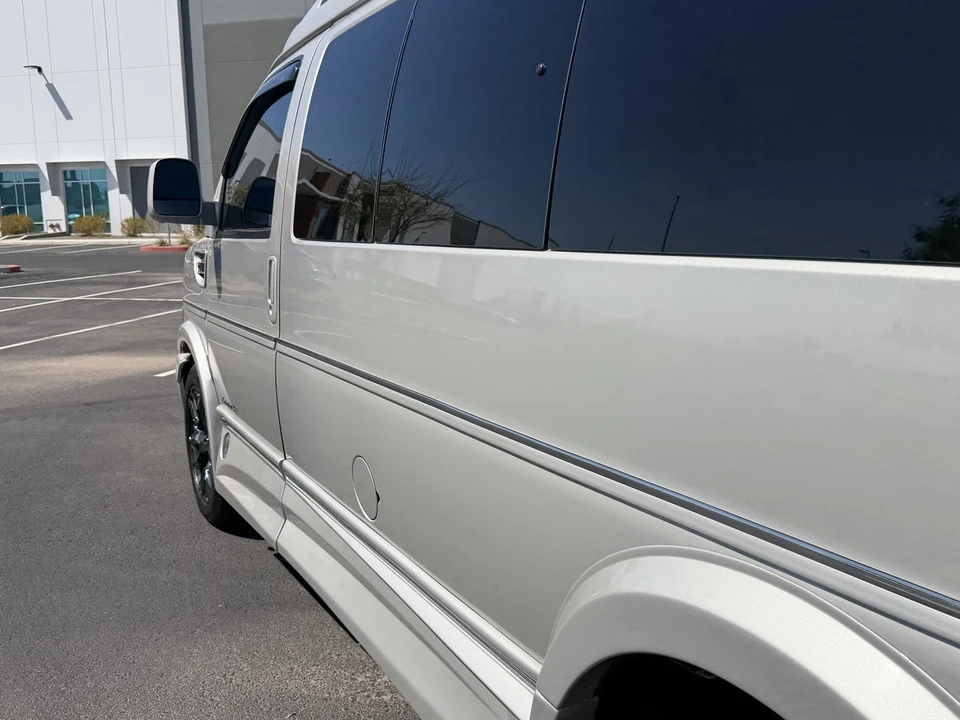 2023 Chevrolet Express - Image 17 of 31