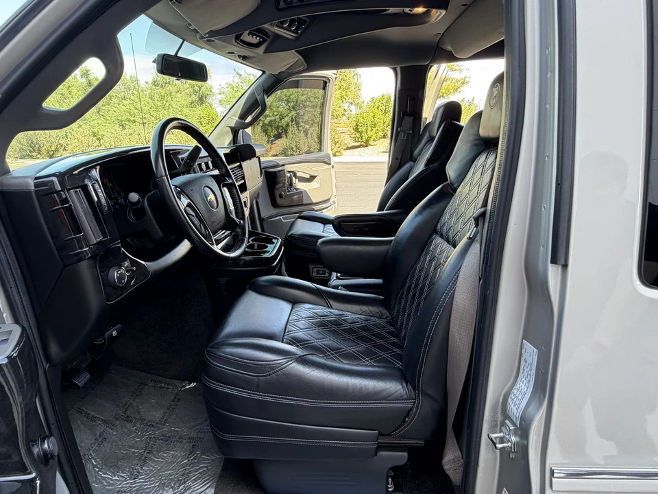 2023 Chevrolet Express - Image 31 of 31