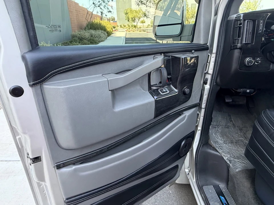 2023 Chevrolet Express - Image 29 of 31