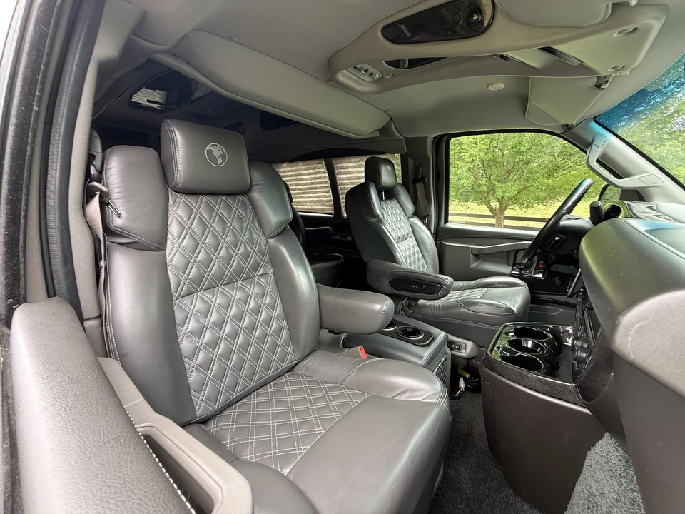 2023 Chevrolet Express - Image 25 of 31