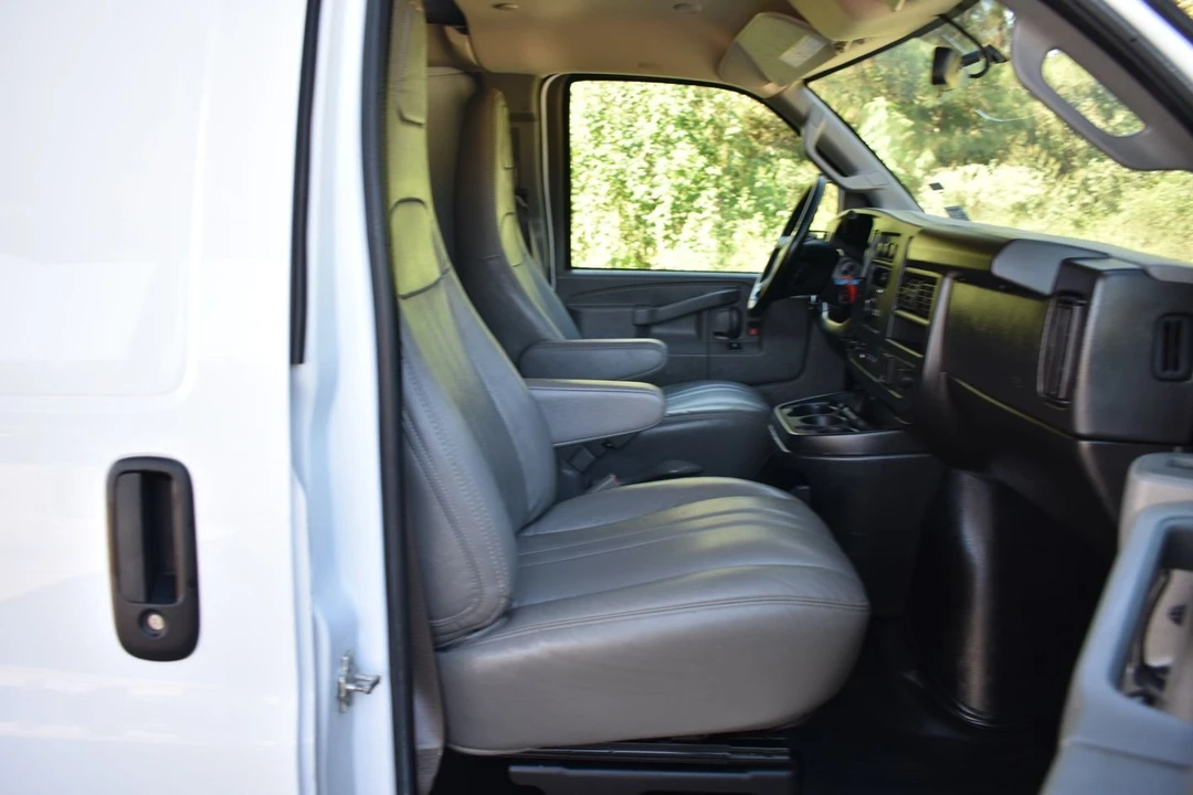 2023 Chevrolet Express - Image 15 of 18