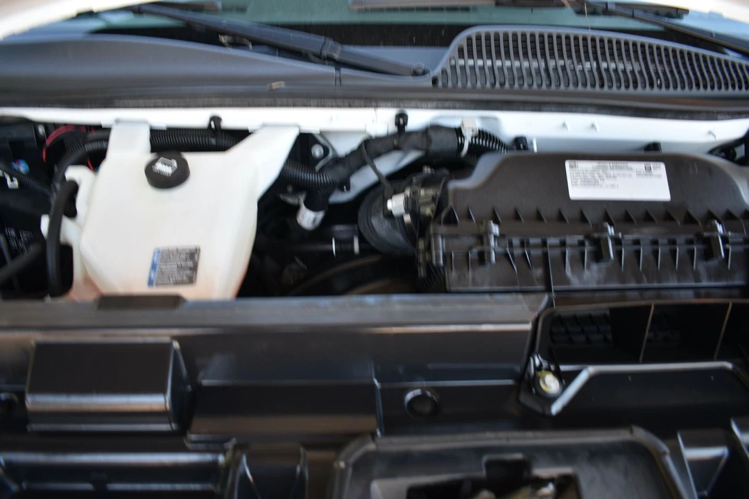 2023 Chevrolet Express - Image 17 of 18