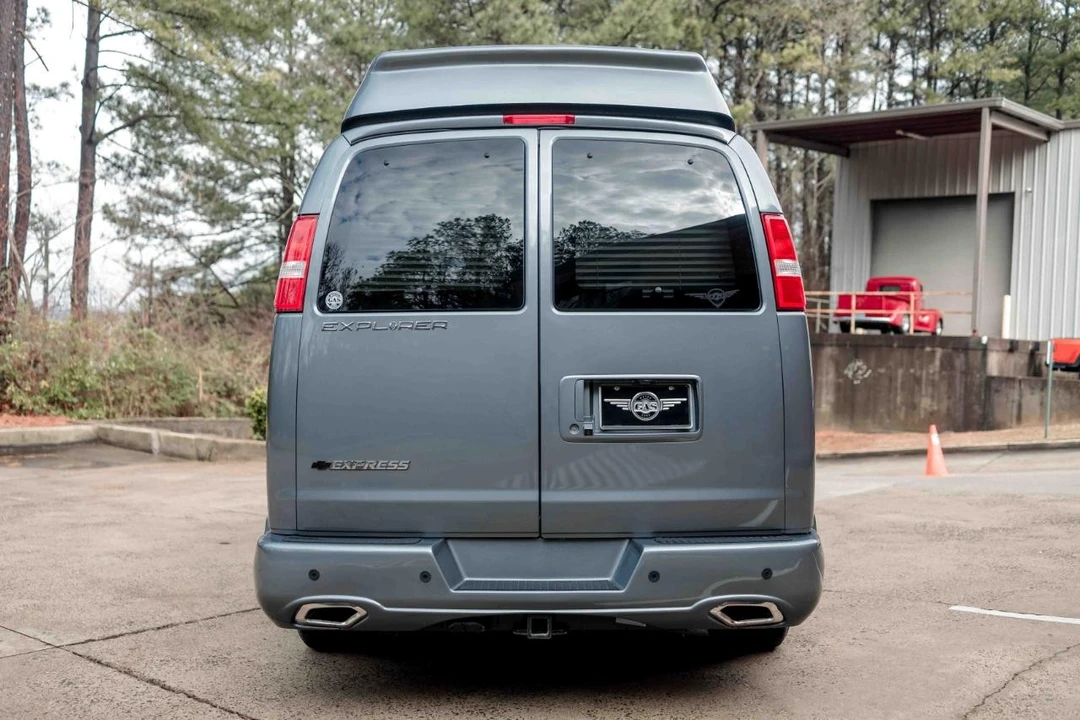 2023 Chevrolet Express - Image 8 of 21