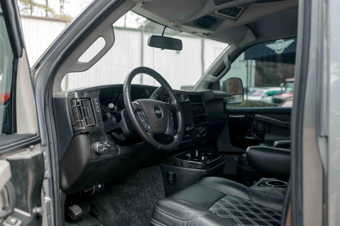 2023 Chevrolet Express - Image 2 of 21