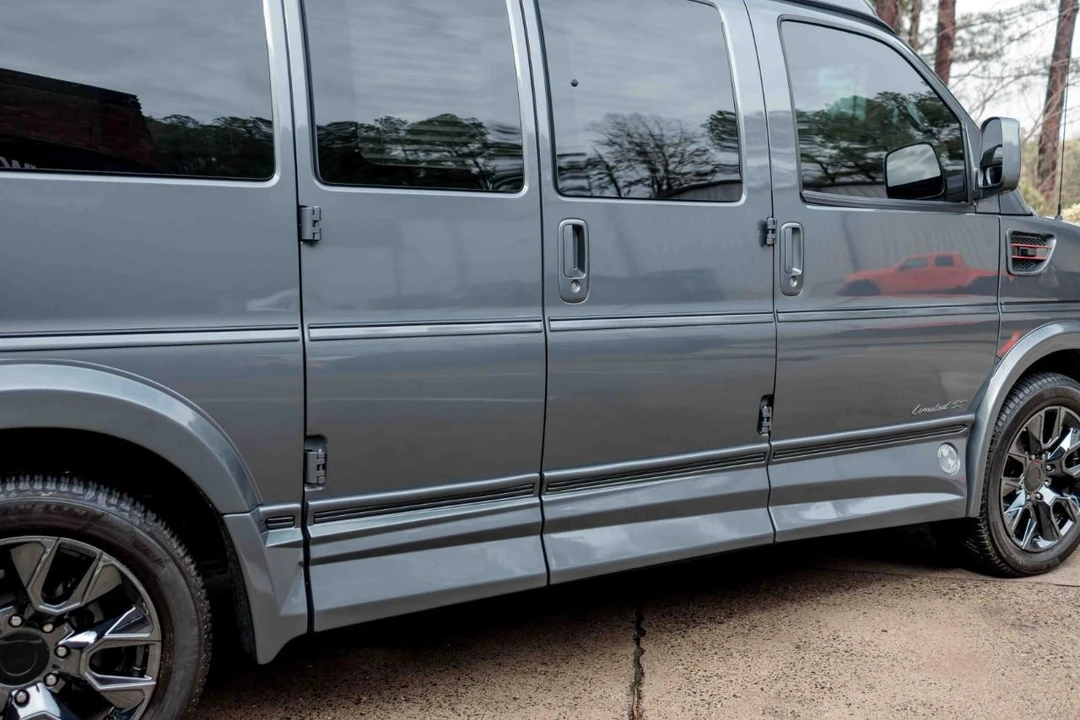 2023 Chevrolet Express - Image 20 of 21