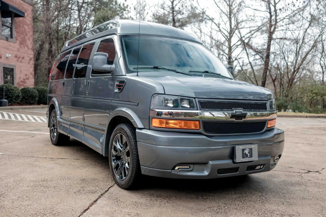 2023 Chevrolet Express - Image 5 of 12