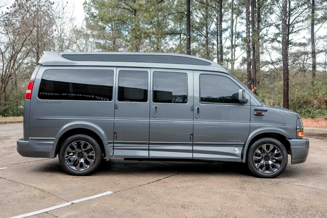 2023 Chevrolet Express - Image 6 of 21