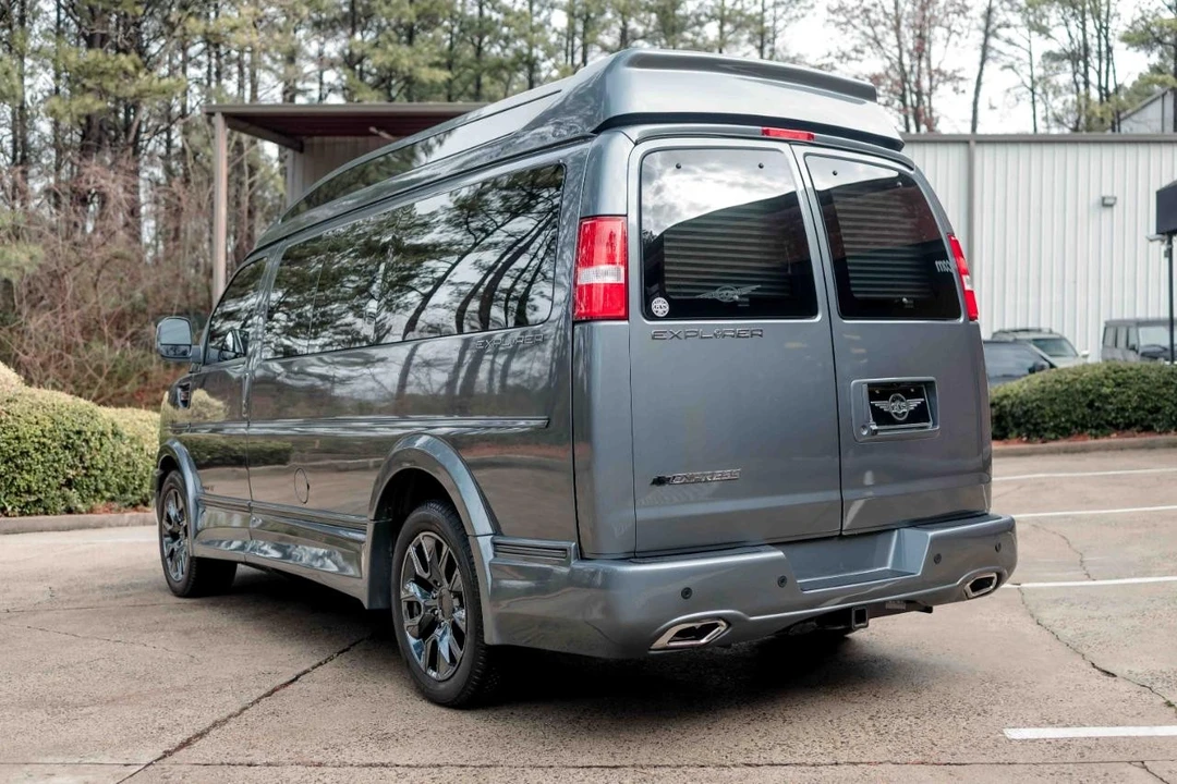 2023 Chevrolet Express - Image 9 of 21
