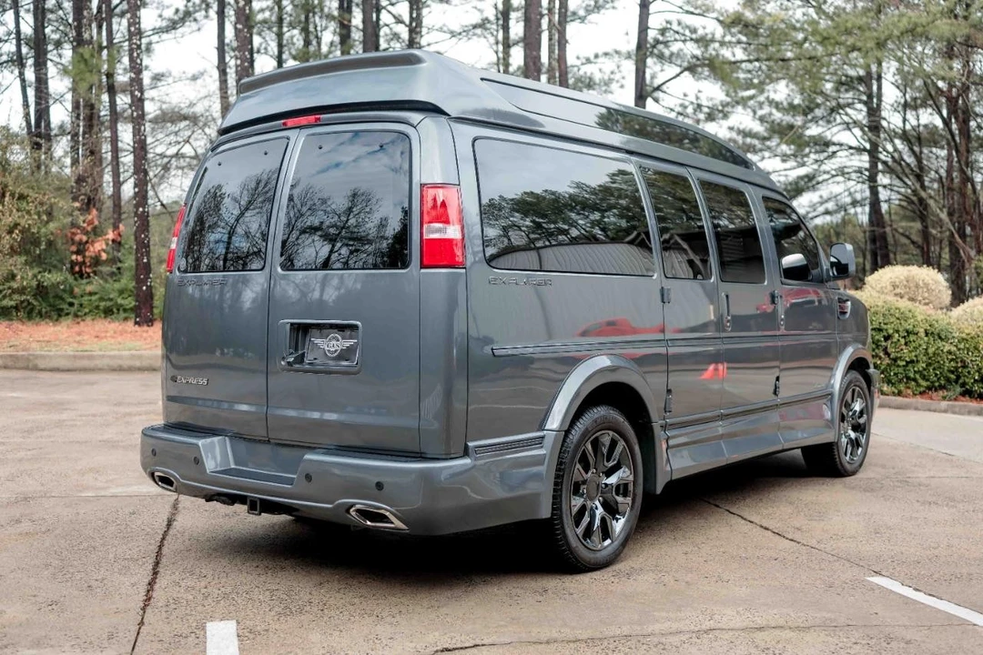 2023 Chevrolet Express - Image 7 of 12