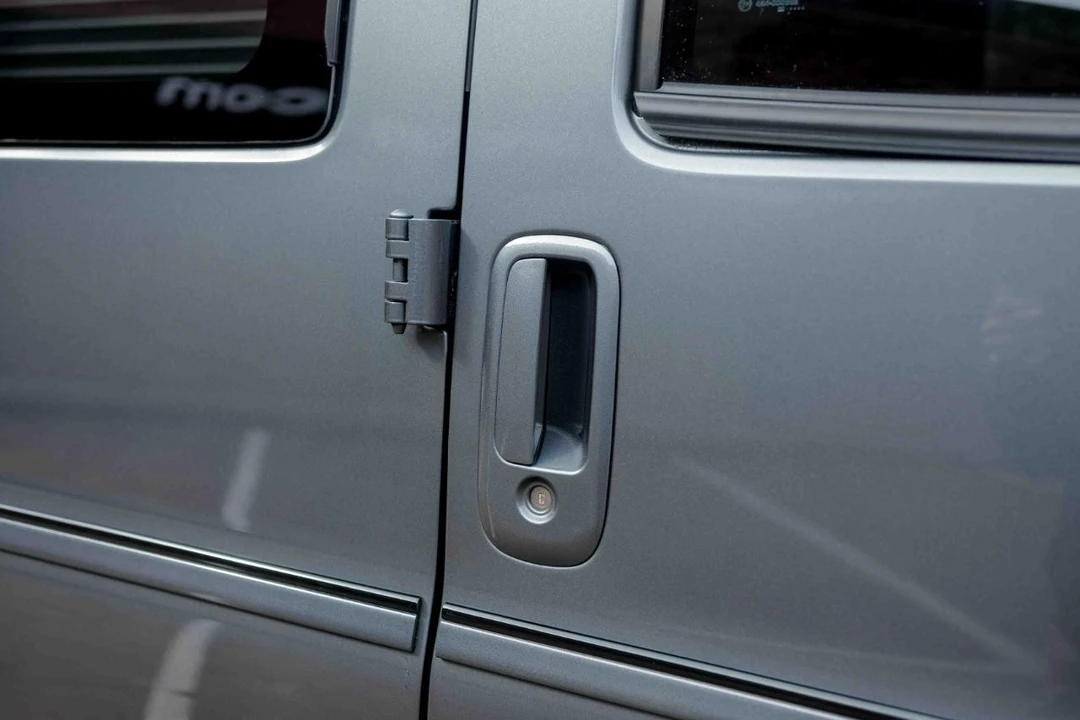 2023 Chevrolet Express - Image 18 of 21