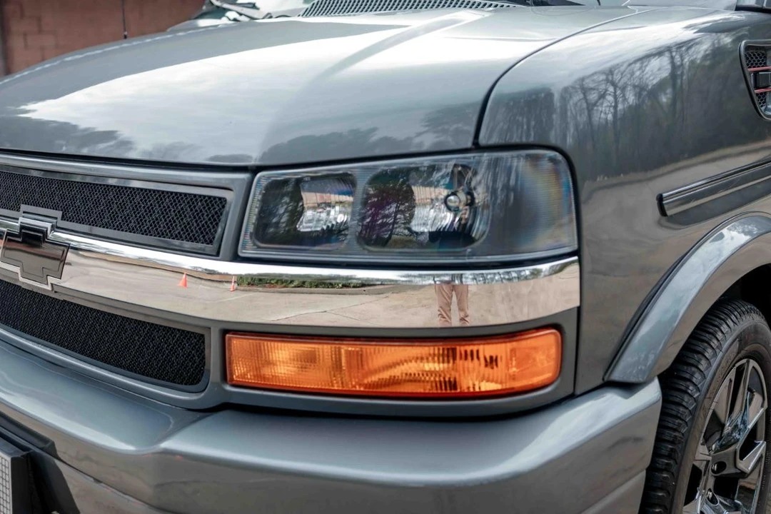 2023 Chevrolet Express - Image 11 of 21